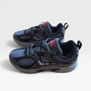 Nike Big Kids’ V5 RNR Sneakers | Black & Gray | Size 2Y